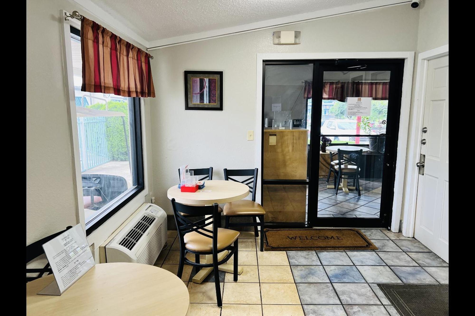Cozy Garden Inn By Oyo Hwy 40 Richmond Exterior photo